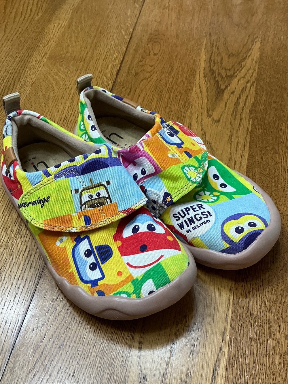 Kids UIN cotton canvas slip on shoe w/velcro. Size 11.5. Super Wings! So cute!
